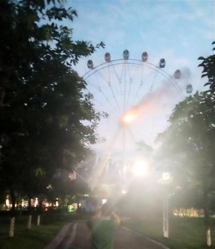 廣東肇慶一公園摩天輪起火，園方：項目還未開放運營