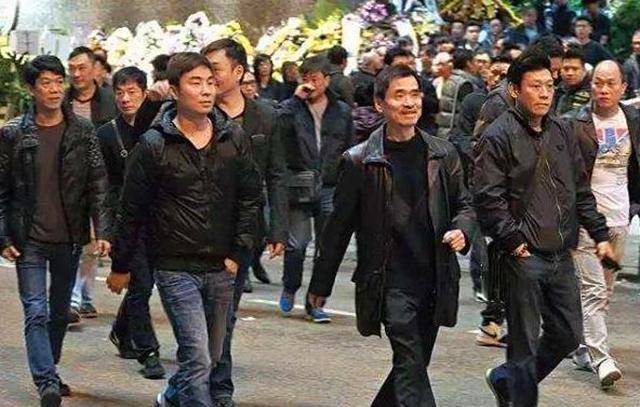 香港黑幫教父：新義安14K大佬把酒言歡，如今出獄只能玩區(qū)塊鏈
