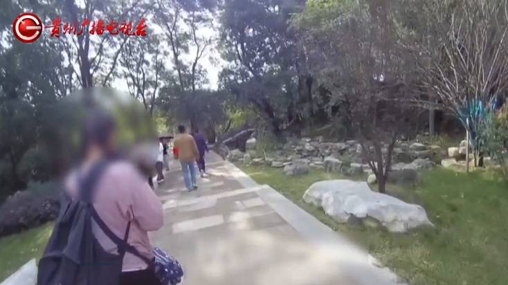 “親愛的，千萬(wàn)別說(shuō)漏嘴！”68歲貴州阿姨遇“黃昏戀”，監(jiān)控拍下……