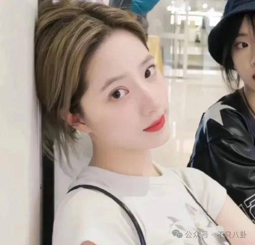 前幾年還被嘲長得土，如今逆襲成大美女了？！