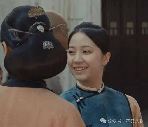 前幾年還被嘲長得土，如今逆襲成大美女了？！