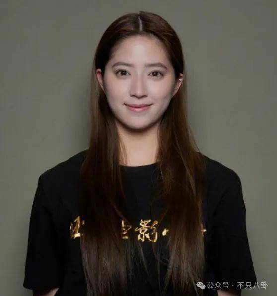 前幾年還被嘲長得土，如今逆襲成大美女了？！