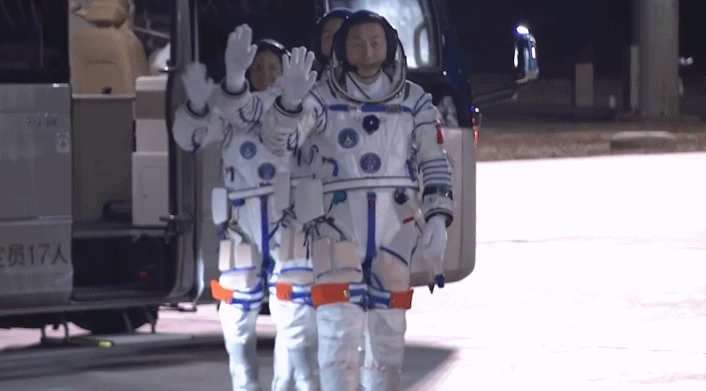 “90后”初上太空！見證高燃瞬間 神舟十九號發(fā)射精華濃縮版→