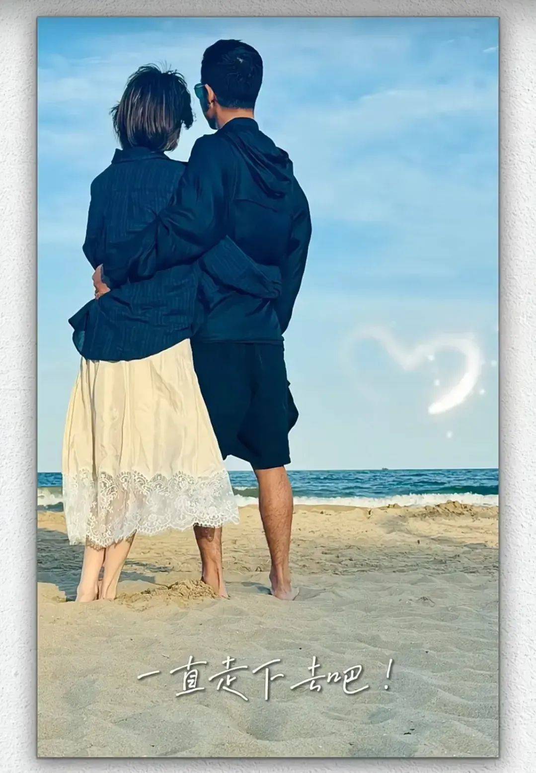 41歲主持人王冠官宣婚訊，曬與老公牽手合照！