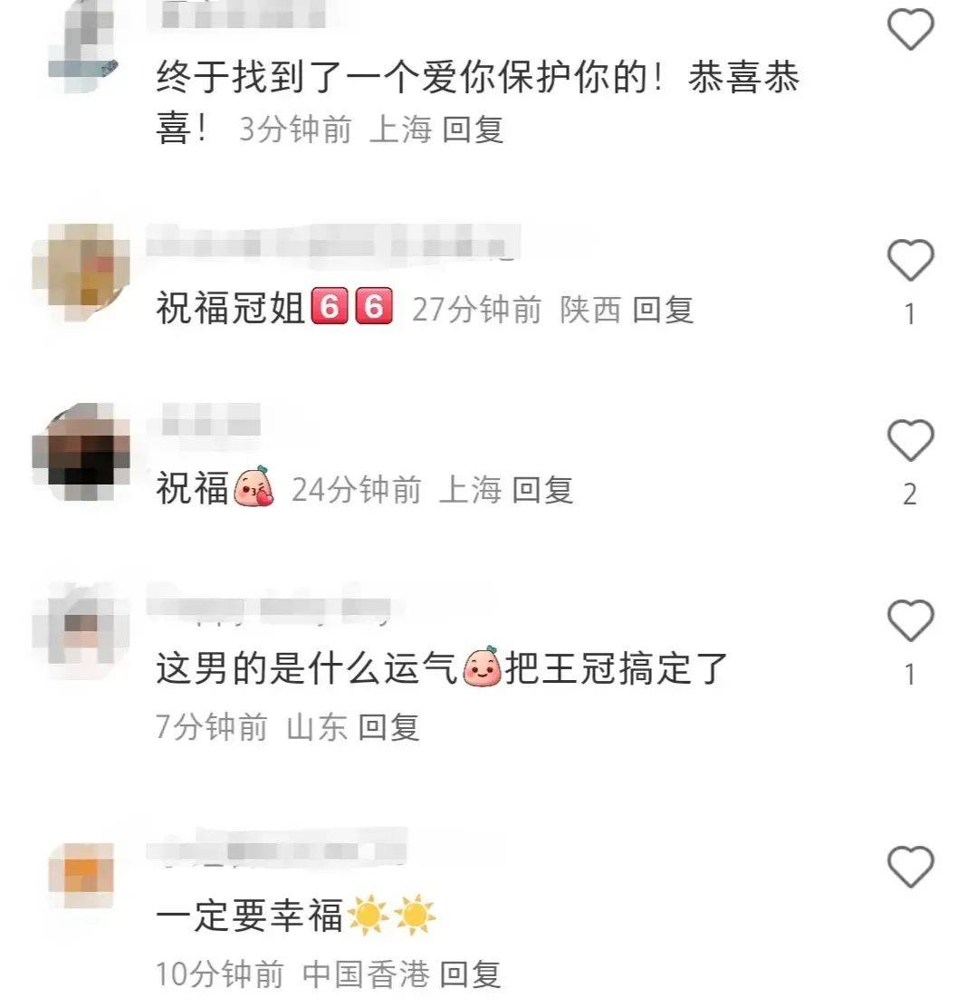 41歲主持人王冠官宣婚訊，曬與老公牽手合照！