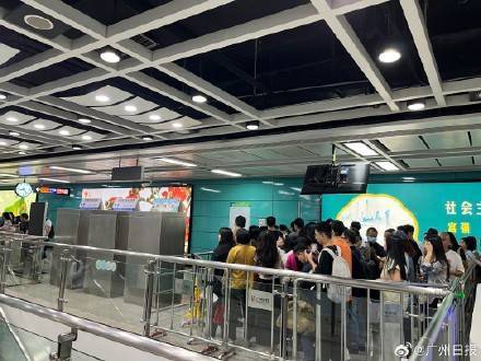 廣州地鐵3號線東延段開通首日海傍站滿座，番禺廣場站啟動限流