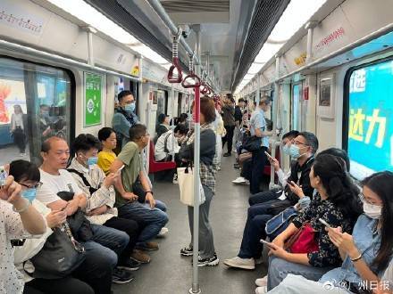 廣州地鐵3號線東延段開通首日海傍站滿座，番禺廣場站啟動限流