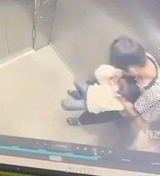 江西14歲男孩電梯內(nèi)將7歲女孩捂嘴抱走？屬實(shí)！警方已介入
