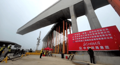 國內首例！在湖北，“超級工程”空中“轉體”！