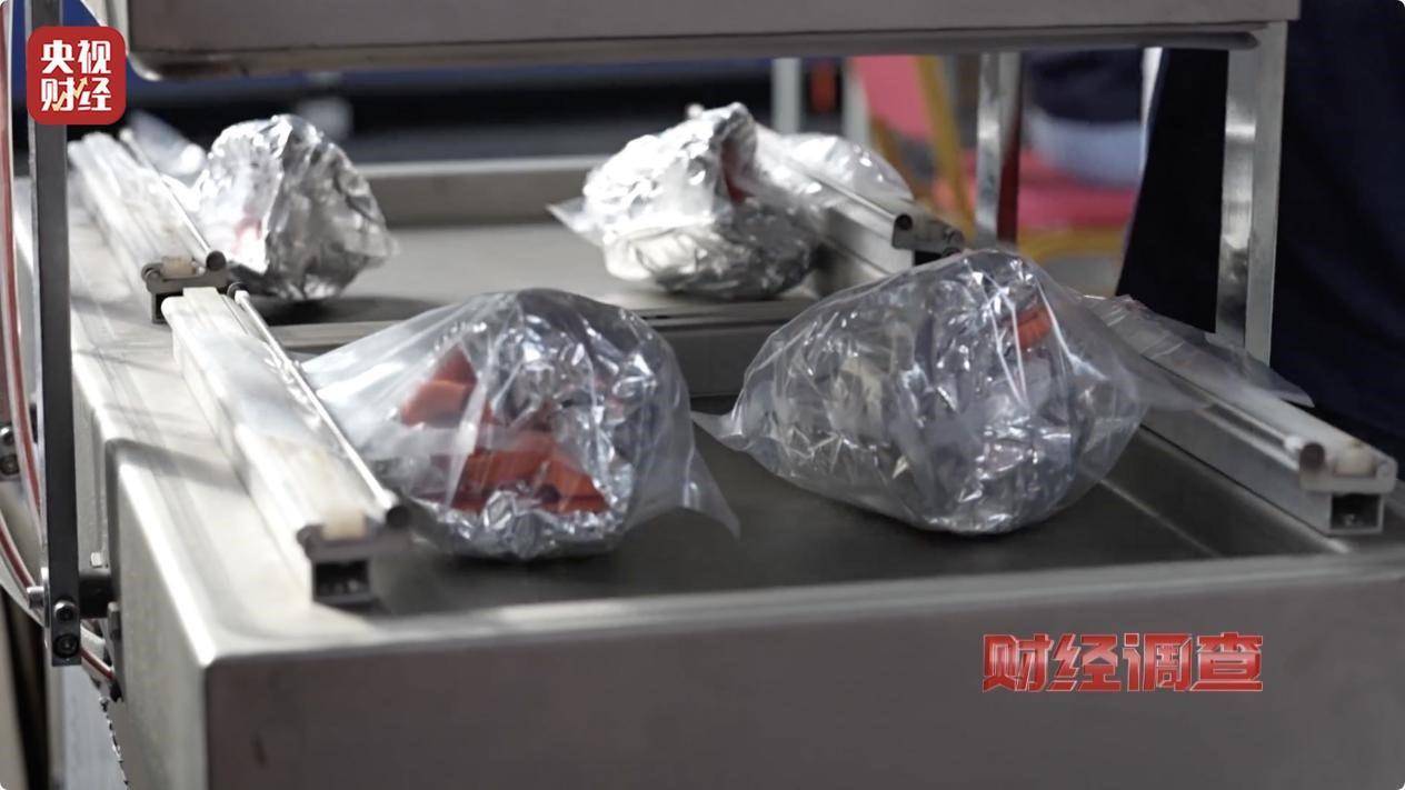 用手一撕就破、戴了不如不戴，央視起底不防毒的防毒面具