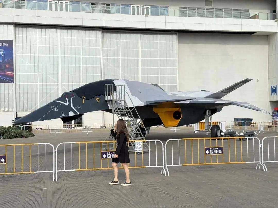 南天門計(jì)劃是真的？“白帝”空天戰(zhàn)機(jī)亮相珠海！六代機(jī)真長這樣？