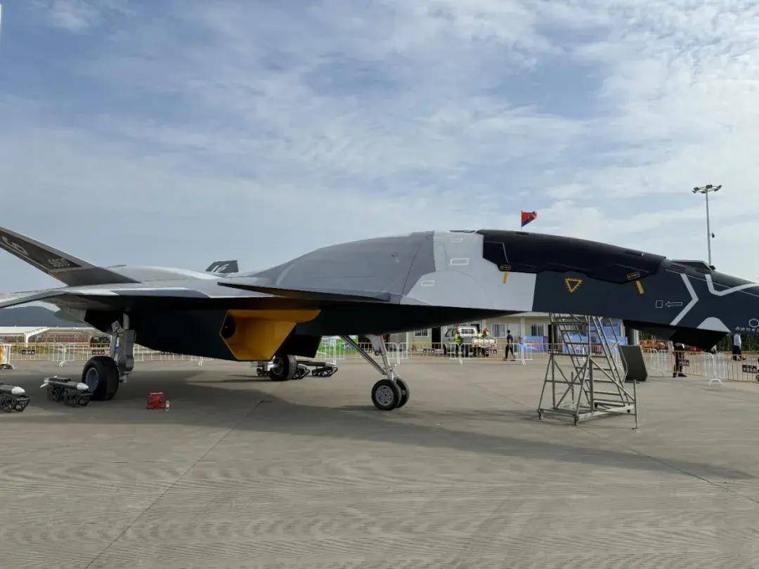 南天門計(jì)劃是真的？“白帝”空天戰(zhàn)機(jī)亮相珠海！六代機(jī)真長這樣？