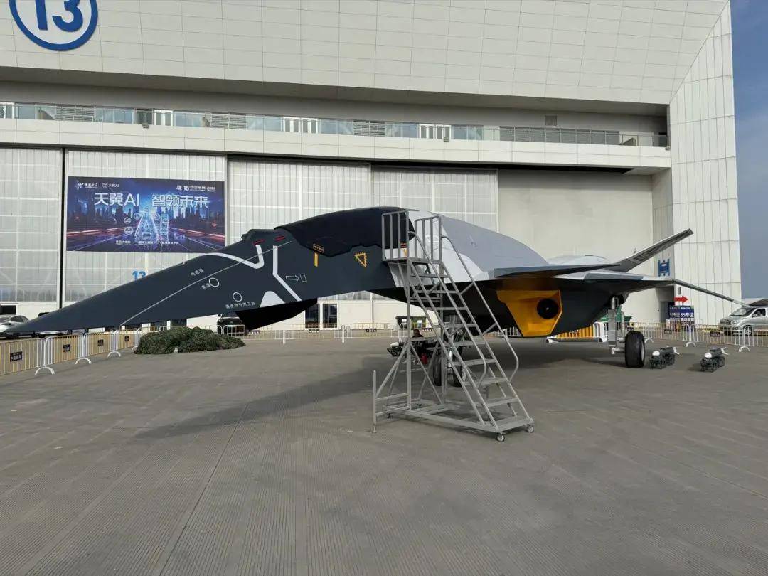南天門計(jì)劃是真的？“白帝”空天戰(zhàn)機(jī)亮相珠海！六代機(jī)真長這樣？
