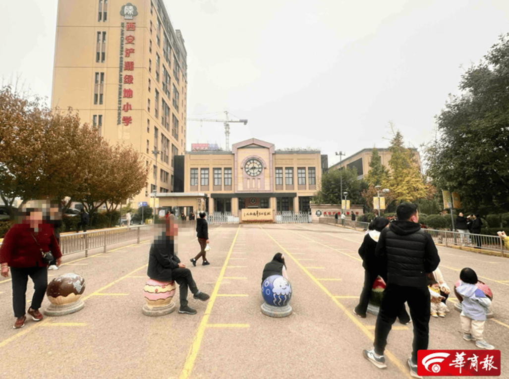 西安一小學停電四天，多方不及時處理，學生無奈霧霾天室外上課！最新→