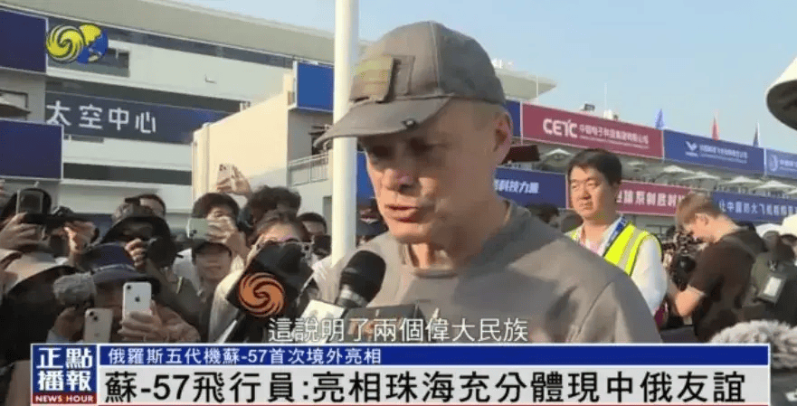 62歲蘇-57飛行員炫技“落葉飄”，他說：殲-20成群飛行非常棒