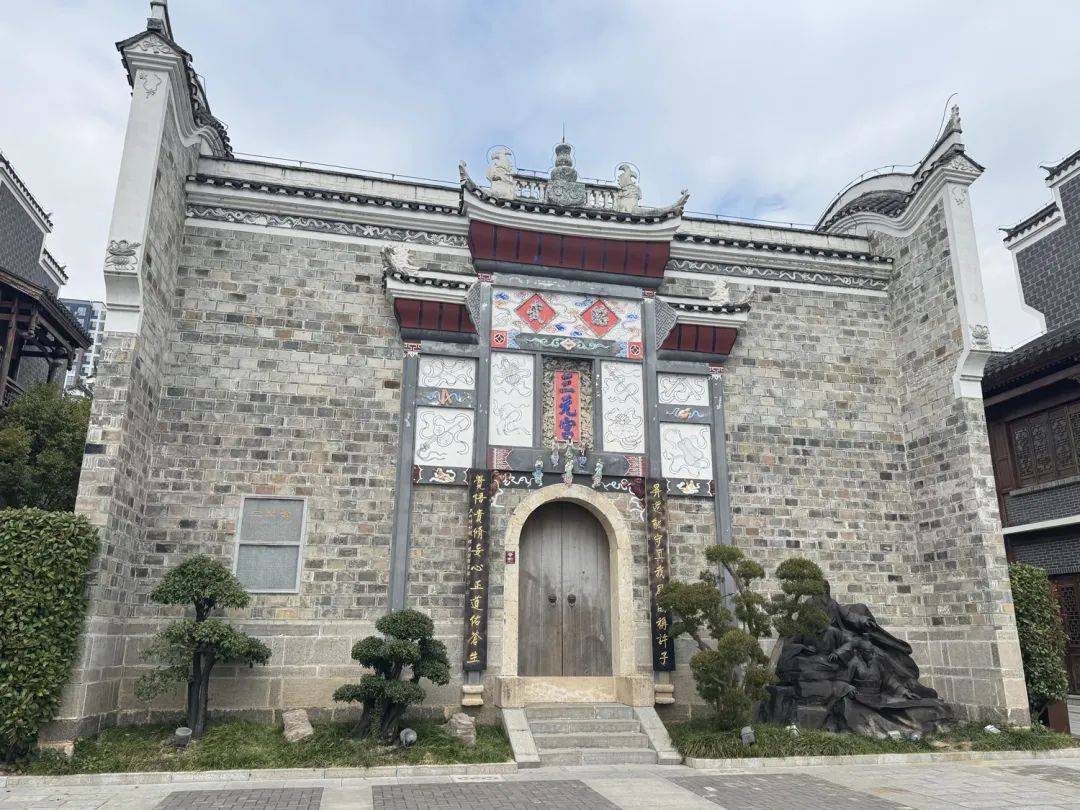 投資20億的古城變“空城”，游客中心燈都沒開