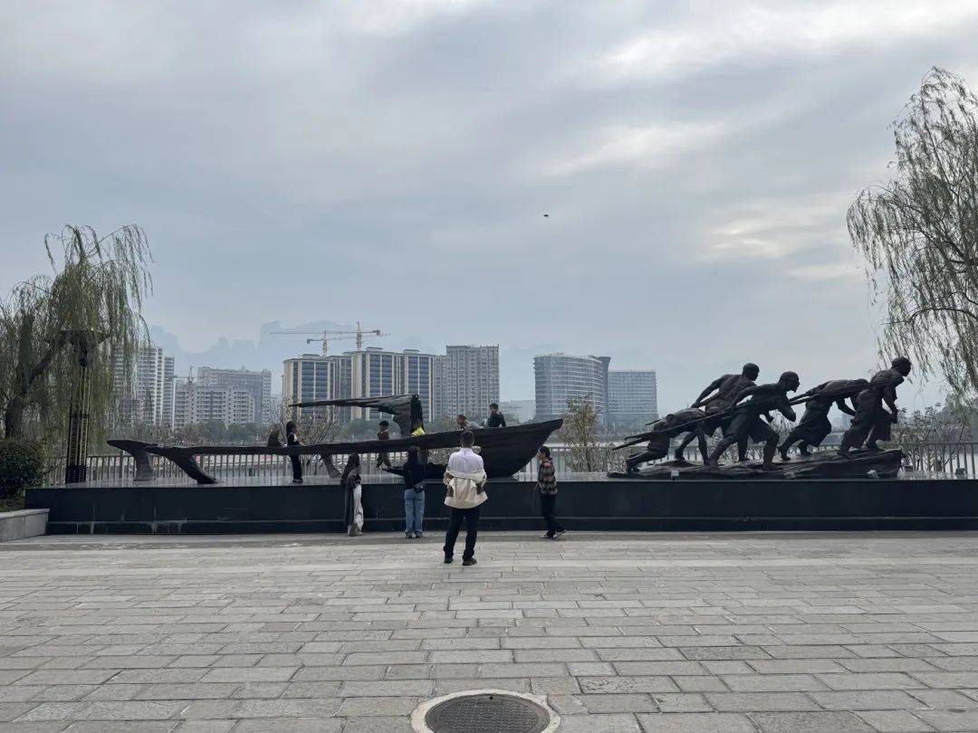 投資20億的古城變“空城”，游客中心燈都沒開