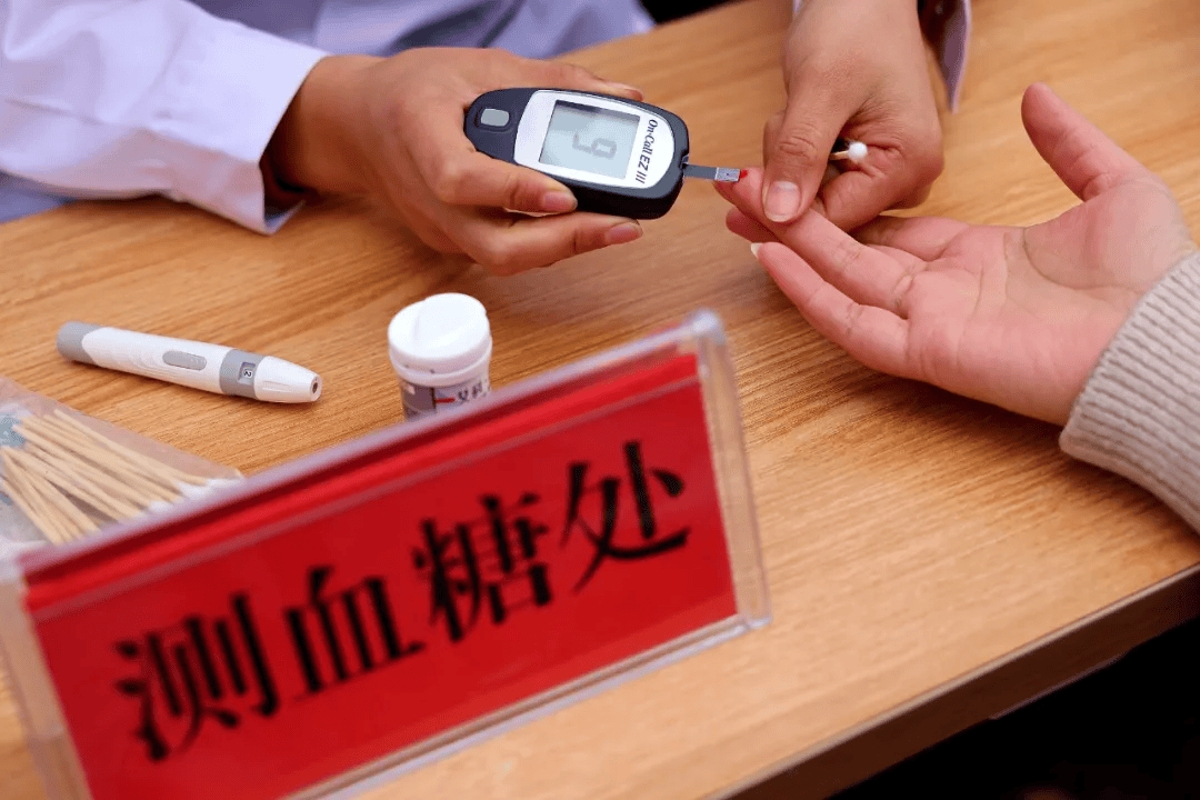 綁在茄子上也能顯示血糖值！智能手表“無創(chuàng)測(cè)血糖”靠譜嗎？