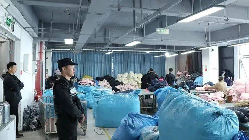 吊牌全造假！大量進入酒店、民宿！廠家自曝：成本不到40元，倆月售出6萬件