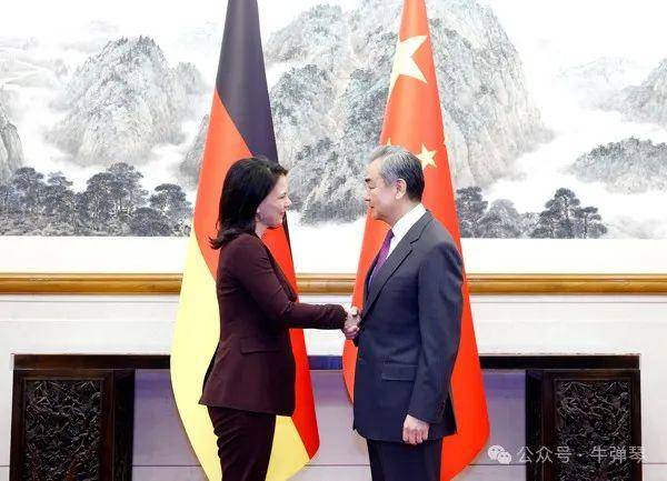 牛彈琴：當著德國女外長的面，王毅這三句話別有內涵