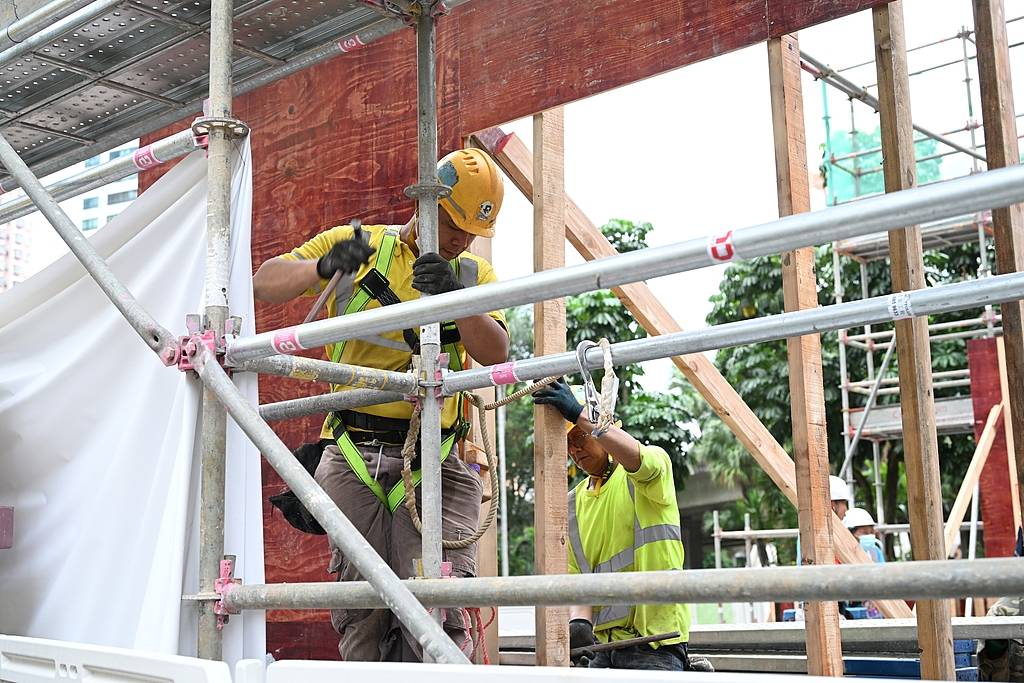赴香港做建筑工月薪3萬月休9天，搞清全貌再說羨慕