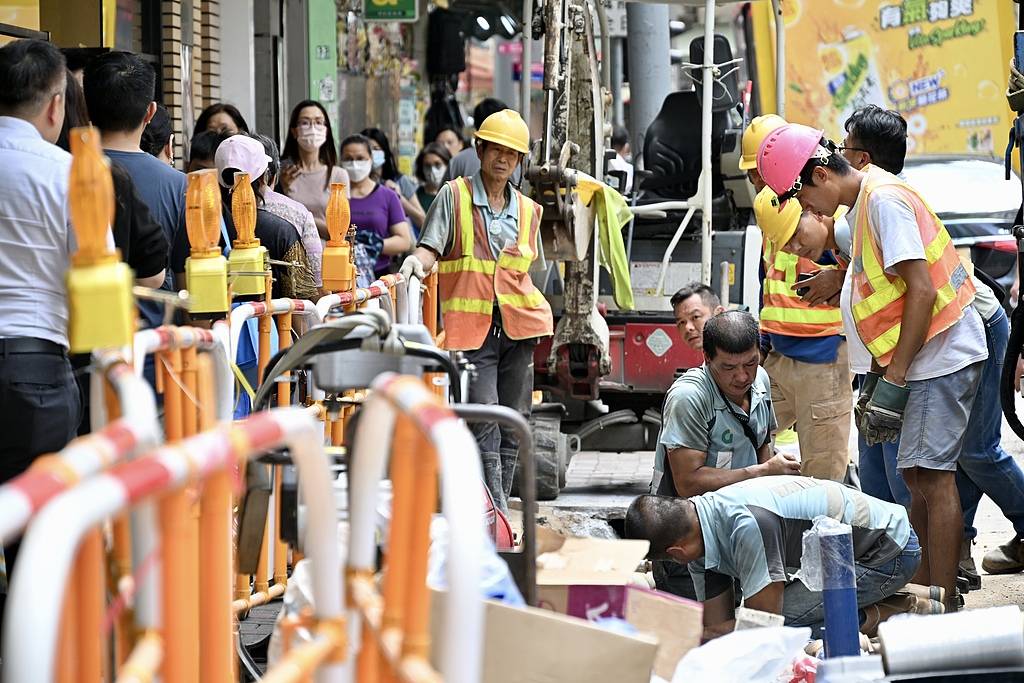 赴香港做建筑工月薪3萬月休9天，搞清全貌再說羨慕