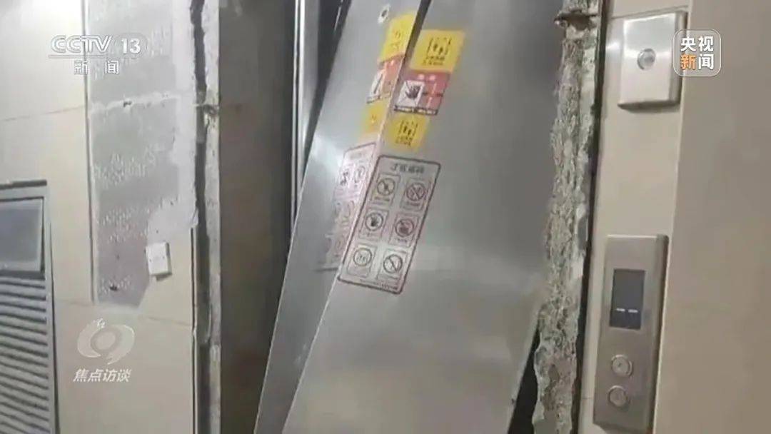 一電梯從11層沖頂?shù)?8層致7歲男孩全身骨折，老舊電梯維修更新何解？
