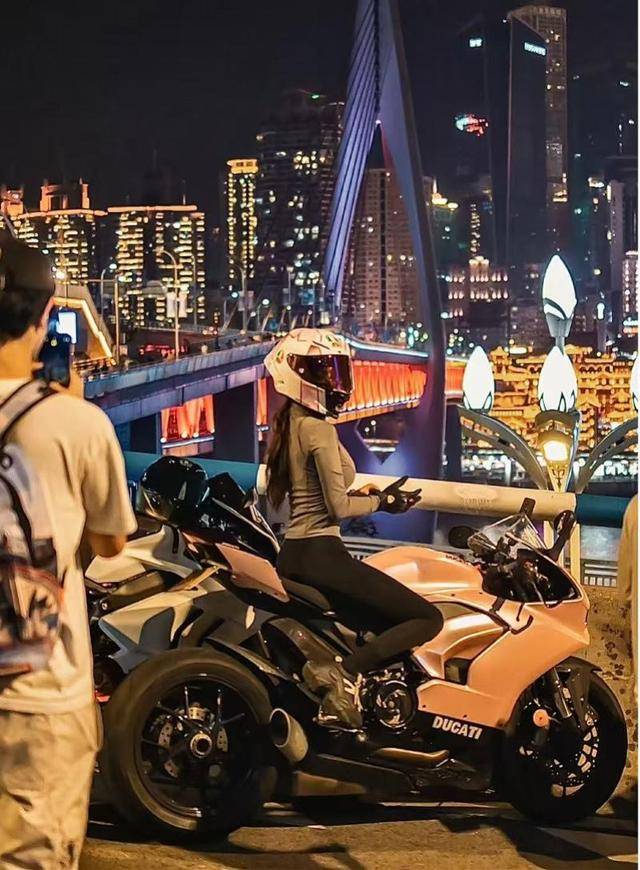 19歲網(wǎng)紅機(jī)車女騎手海南遇車禍去世，交警回應(yīng)！因避讓摔車