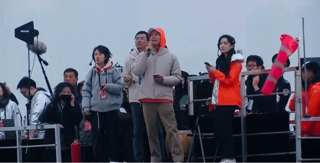 突發(fā)墜海！原因暫不明…趙麗穎等明星發(fā)聲