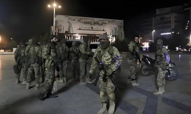 一炮炸開“潘多拉魔盒”！大批外軍涌入前線，普京不得不掏出底牌