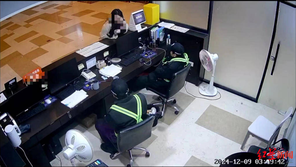 百萬粉絲女博主未帶證件回民宿被拒，保安揚言“砍了你”，公安機關(guān)：給予當(dāng)事保安行政處罰