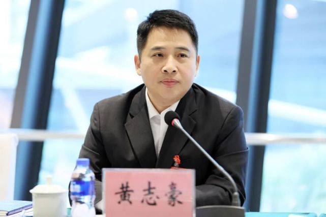 珠海越野車撞人事件即將滿月 正副市長、香洲正副區(qū)長同日調(diào)整