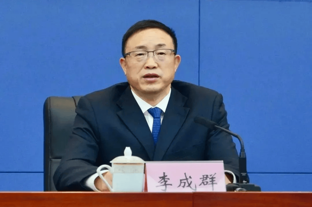 李成群，生活作風(fēng)腐化墮落，大搞隱性腐敗