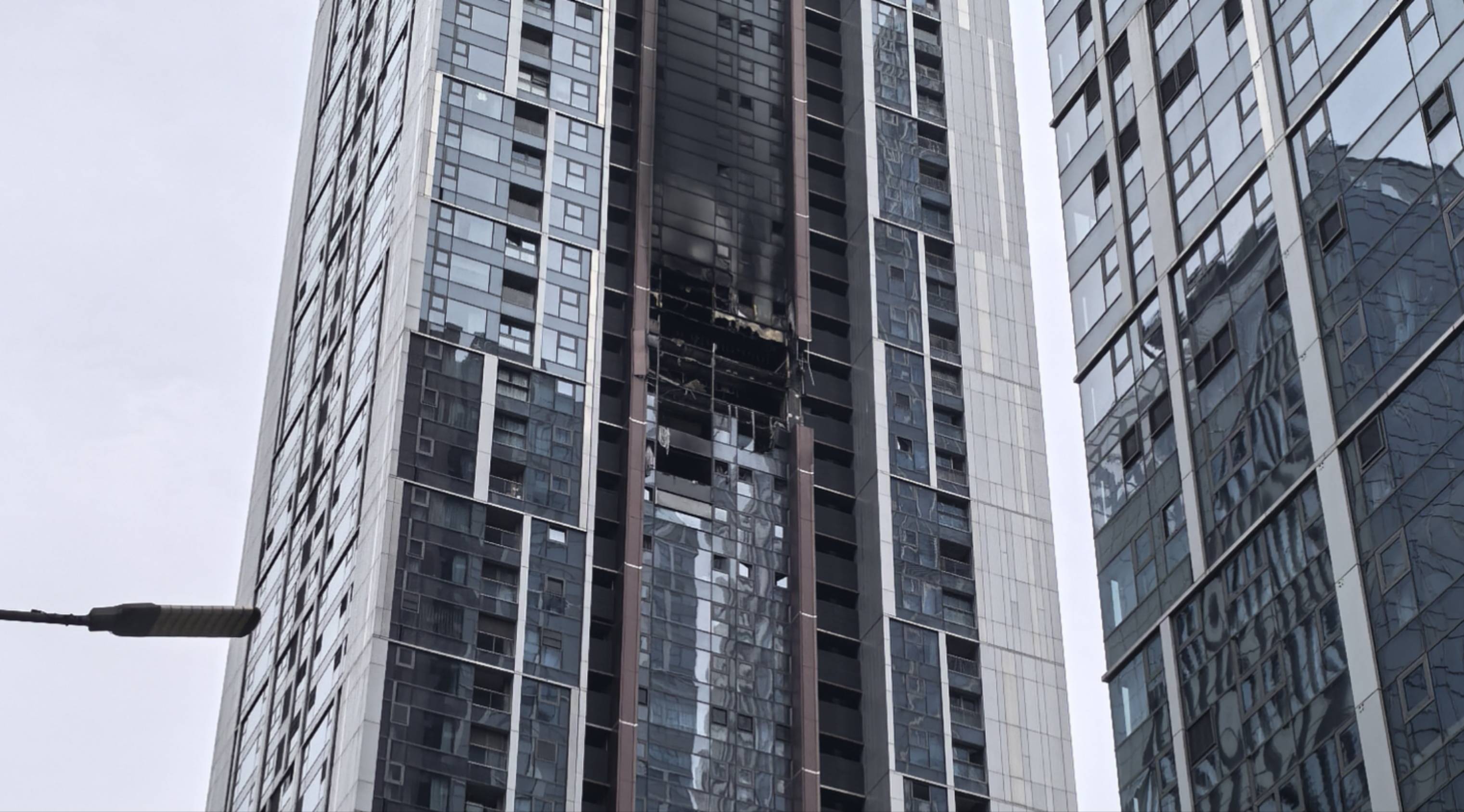 深圳悅府二期爆燃事故后續(xù)：賠償事項(xiàng)尚待確認(rèn)，死者家屬要求開(kāi)具無(wú)責(zé)任證明書(shū)