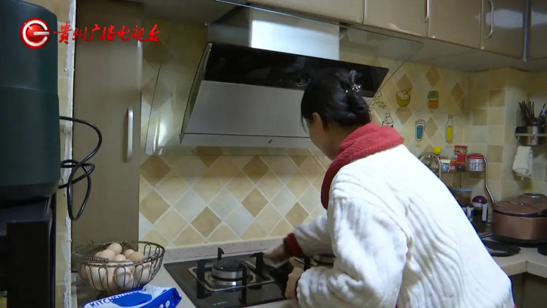 惡心壞了！貴陽一女子家中被扔進(jìn)一顆“炸彈”，殘羹剩飯炸開花