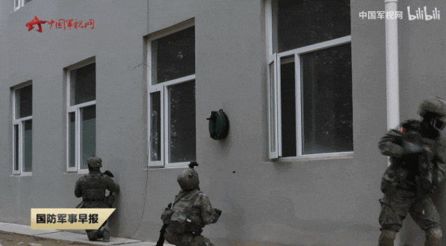 這是啥黑科技？軍用爬墻機(jī)器人為啥能在垂直墻面如履平地？