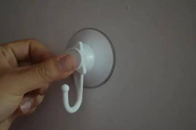 這是啥黑科技？軍用爬墻機(jī)器人為啥能在垂直墻面如履平地？