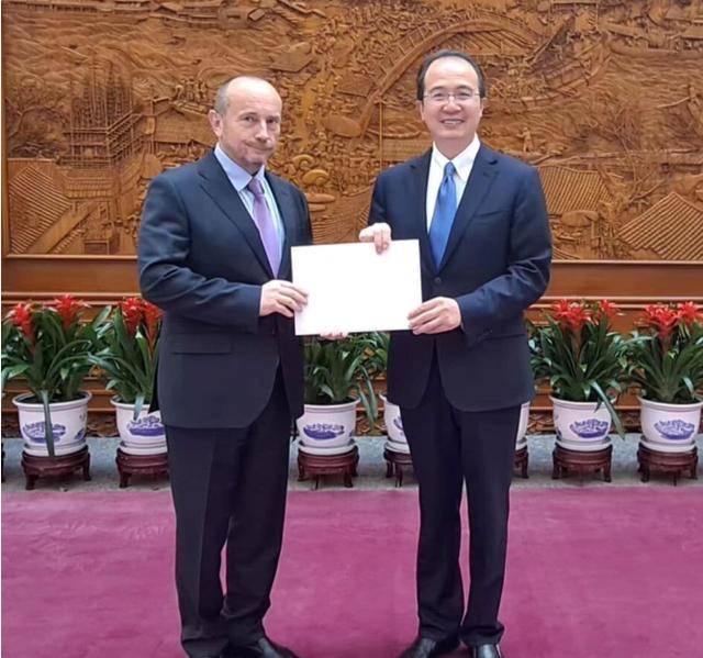 安理會爭吵，中方話音剛落，烏駐華大使被免職，基輔政策有變？