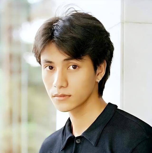 陳坤的兒子已成年，容貌開始顯現母親的基因，像誰可以認得出嗎？
