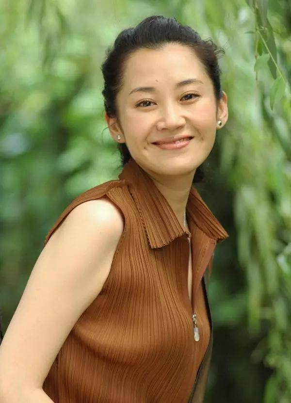 事實(shí)證明，55歲“無(wú)人敢娶”的許晴，才是真正的人間清醒！