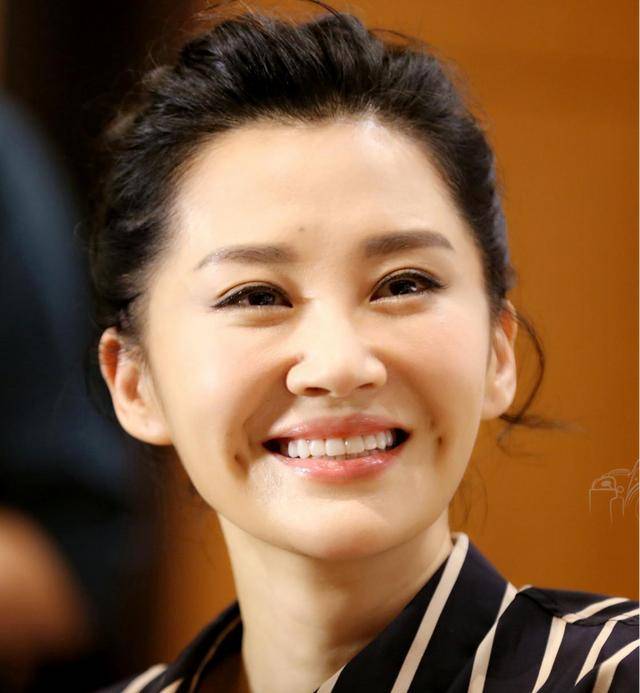事實(shí)證明，55歲“無(wú)人敢娶”的許晴，才是真正的人間清醒！