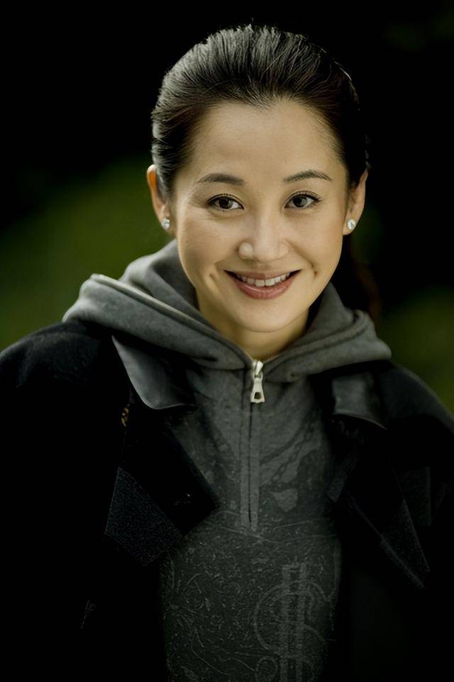事實(shí)證明，55歲“無(wú)人敢娶”的許晴，才是真正的人間清醒！
