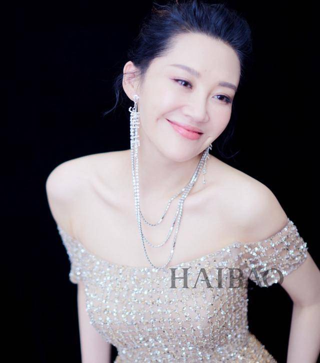 事實(shí)證明，55歲“無(wú)人敢娶”的許晴，才是真正的人間清醒！