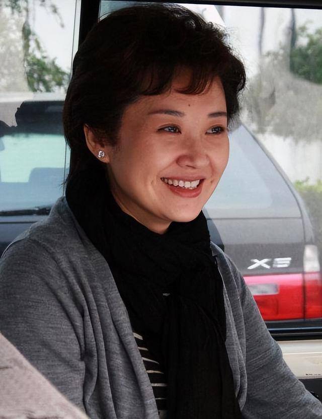 事實(shí)證明，55歲“無(wú)人敢娶”的許晴，才是真正的人間清醒！