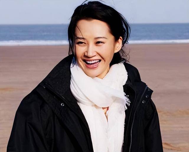 事實(shí)證明，55歲“無(wú)人敢娶”的許晴，才是真正的人間清醒！