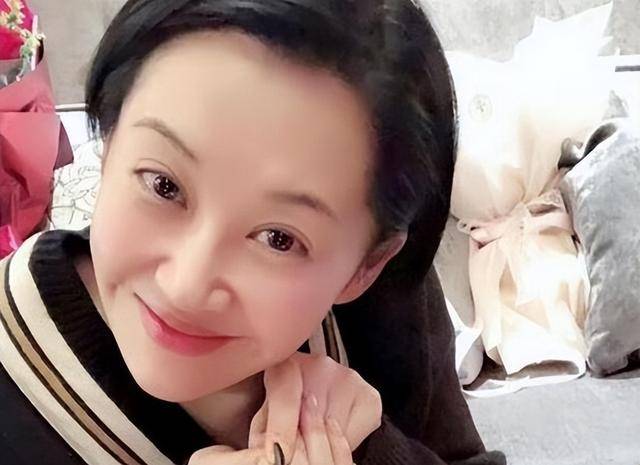 事實(shí)證明，55歲“無(wú)人敢娶”的許晴，才是真正的人間清醒！