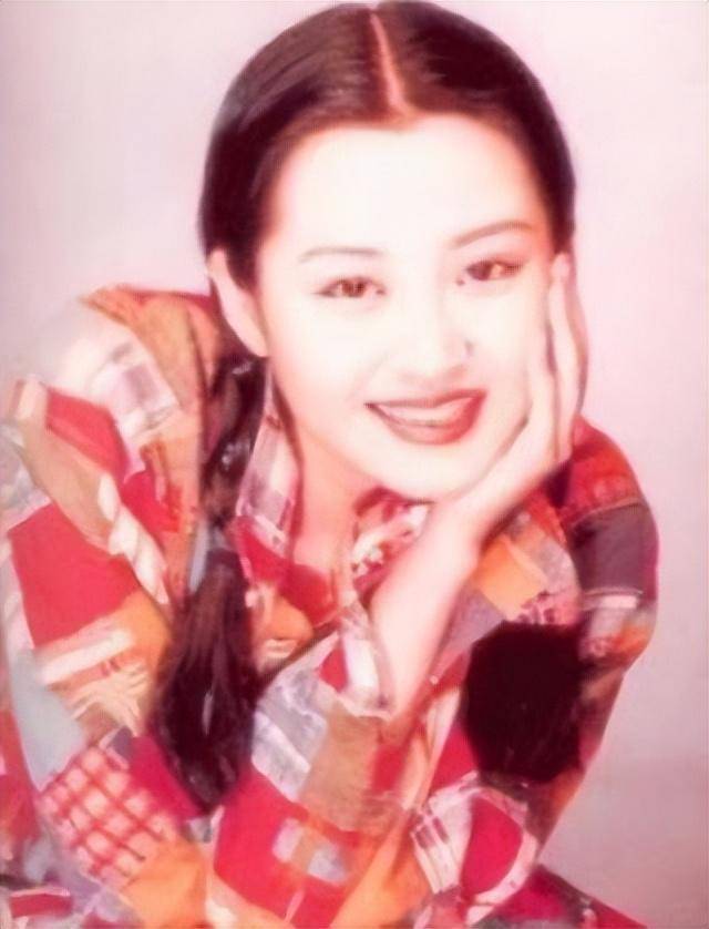 事實(shí)證明，55歲“無(wú)人敢娶”的許晴，才是真正的人間清醒！