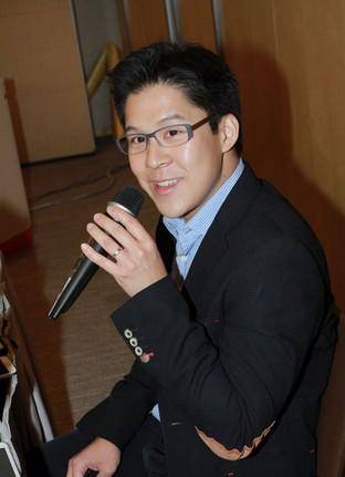 霍啟剛：我敢不疼老婆嗎？那可是拿3000億繼承權(quán)換的！
