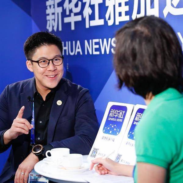 霍啟剛：我敢不疼老婆嗎？那可是拿3000億繼承權(quán)換的！