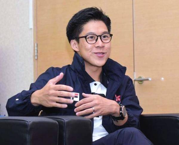 霍啟剛：我敢不疼老婆嗎？那可是拿3000億繼承權(quán)換的！